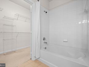 12925 Centre Park Circle 304, Herndon VA 20171