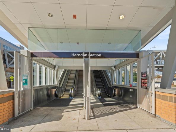 12925 Centre Park Circle 304, Herndon VA 20171