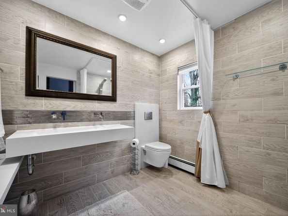 575 W Valley Road, Wayne PA 19087