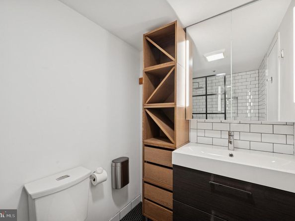 301 Race Street 308, Philadelphia PA 19106