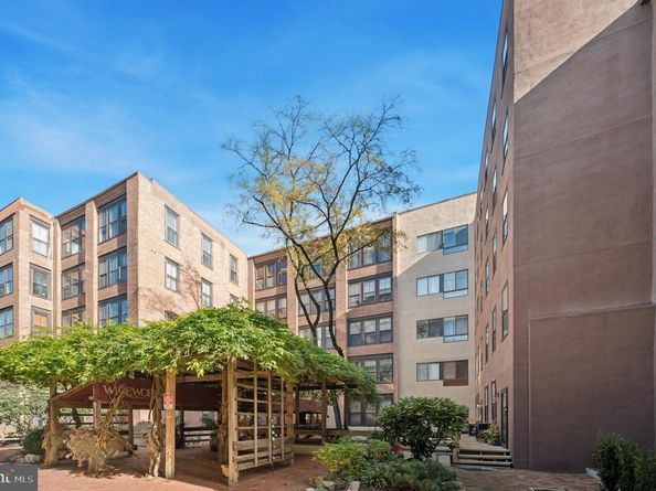 301 Race Street 308, Philadelphia PA 19106