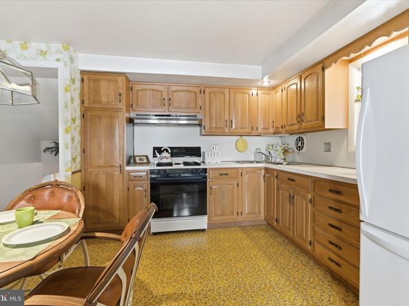 5 Glen Drive, Yardley PA 19067