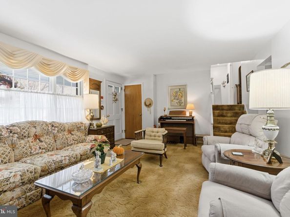 5 Glen Drive, Yardley PA 19067