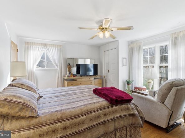 5 Glen Drive, Yardley PA 19067