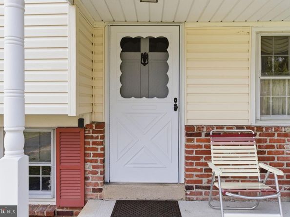 5 Glen Drive, Yardley PA 19067