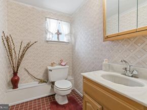 5 Glen Drive, Yardley PA 19067