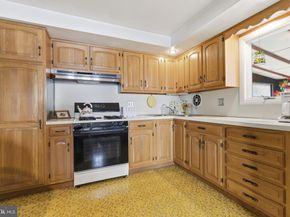 5 Glen Drive, Yardley PA 19067