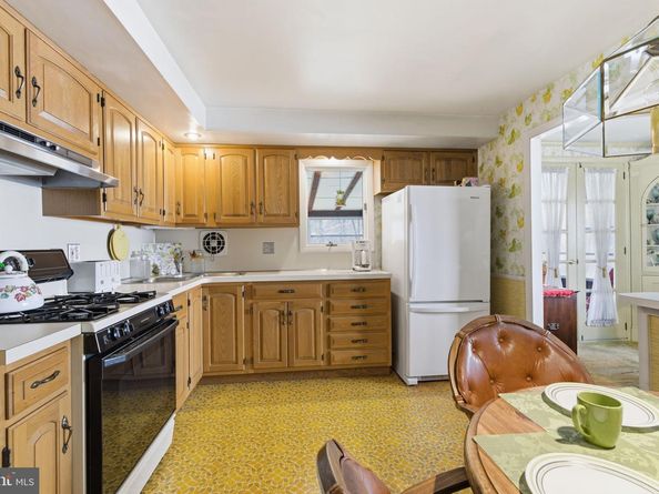 5 Glen Drive, Yardley PA 19067