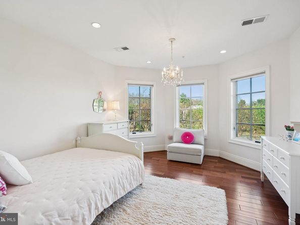 10700 Burbank Drive, Potomac MD 20854