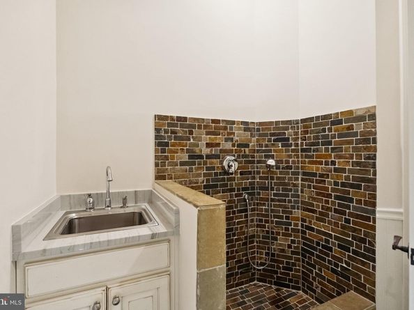 10700 Burbank Drive, Potomac MD 20854