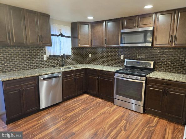 909 Pine Street, Darby PA 19023