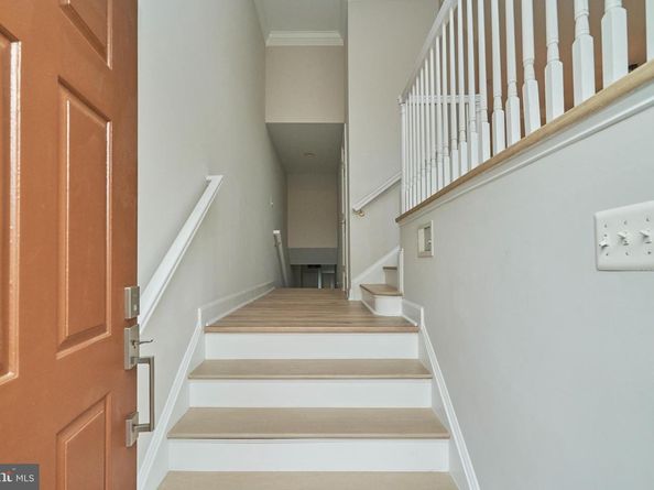 121 Herndon Mill Circle, Herndon VA 20170