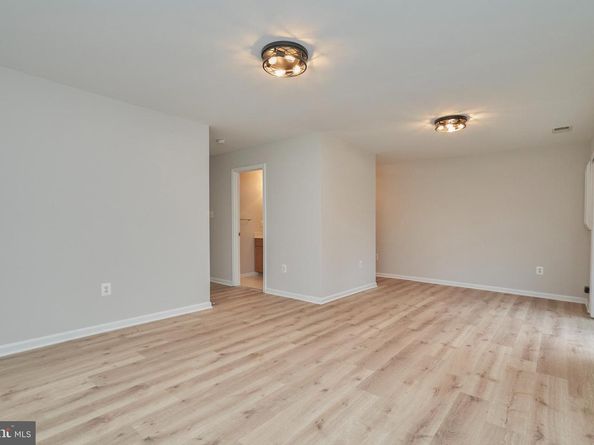 121 Herndon Mill Circle, Herndon VA 20170