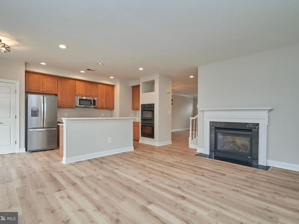 121 Herndon Mill Circle, Herndon VA 20170