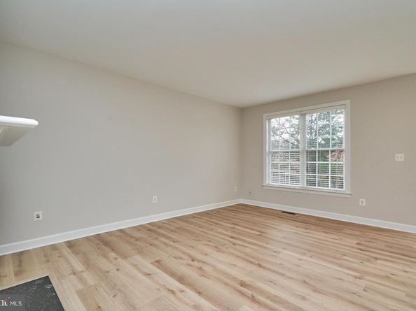 121 Herndon Mill Circle, Herndon VA 20170