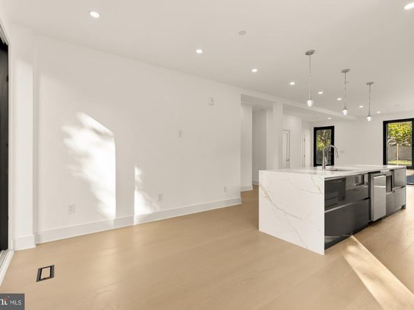 1810 Central Place NE 1, Washington DC 20002