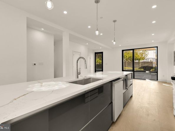 1810 Central Place NE 1, Washington DC 20002