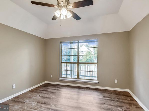 12162 Penderview Lane 1623, Fairfax VA 22033