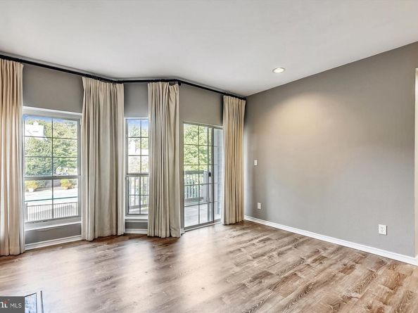 12162 Penderview Lane 1623, Fairfax VA 22033