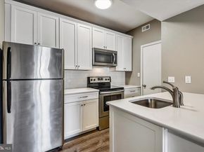 12162 Penderview Lane 1623, Fairfax VA 22033