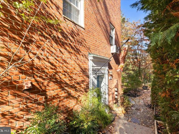 3721 Gunston Road, Alexandria VA 22302