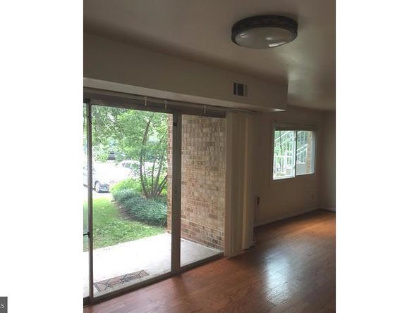 2909 Charing Cross Road 6, Falls Church VA 22042