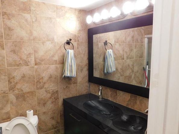 2909 Charing Cross Road 6, Falls Church VA 22042