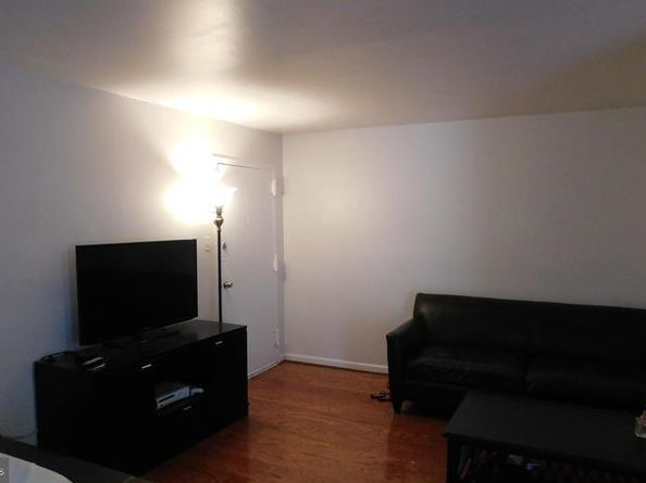 2909 Charing Cross Road 6, Falls Church VA 22042