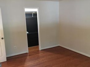 2909 Charing Cross Road 6, Falls Church VA 22042