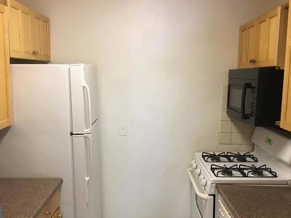 2909 Charing Cross Road 6, Falls Church VA 22042