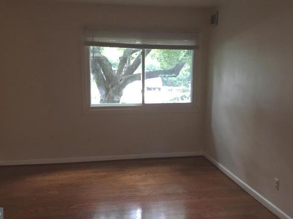 2909 Charing Cross Road 6, Falls Church VA 22042