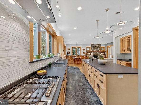 2136 Powhatan Street, Falls Church VA 22043