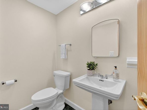 2136 Powhatan Street, Falls Church VA 22043