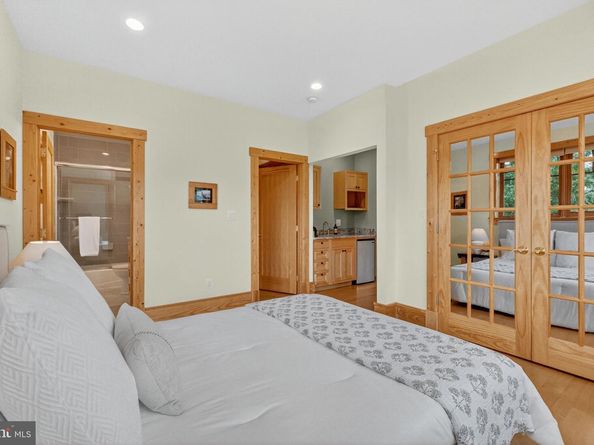 2136 Powhatan Street, Falls Church VA 22043