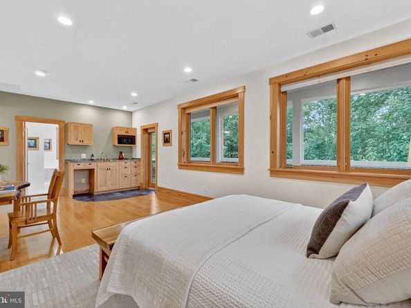 2136 Powhatan Street, Falls Church VA 22043