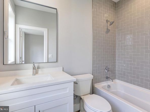 125 Casmar Street SE, Vienna VA 22180