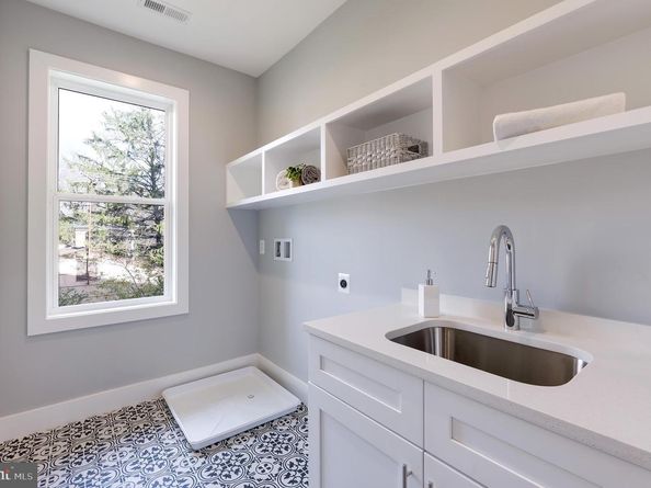 125 Casmar Street SE, Vienna VA 22180