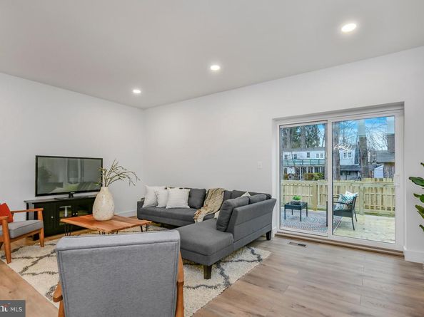 608 Laura Drive, Falls Church VA 22046