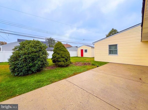 316 Crabtree Drive, Levittown PA 19055