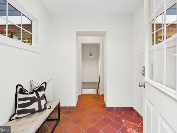 2647 Woodley Place, Falls Church VA 22046