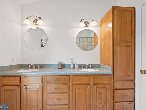 2647 Woodley Place, Falls Church VA 22046