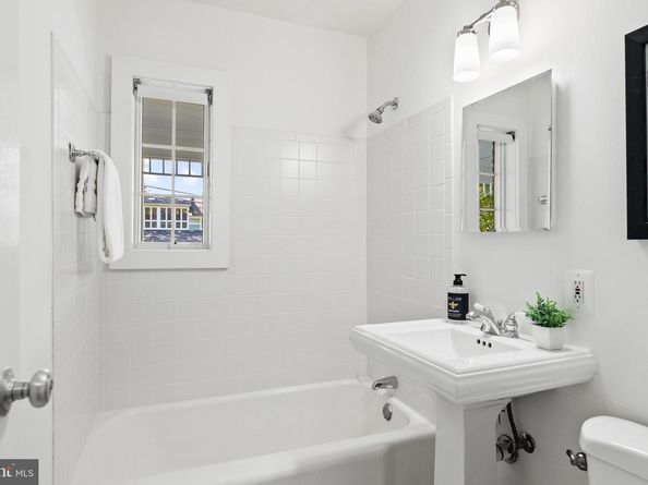 2647 Woodley Place, Falls Church VA 22046
