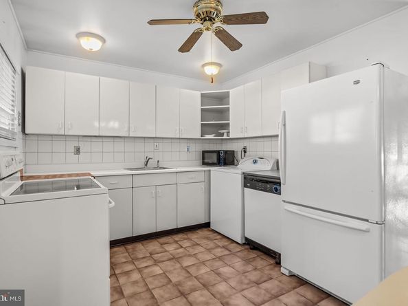8 Haven Road, Levittown PA 19056