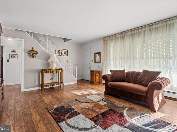 8 Haven Road, Levittown PA 19056