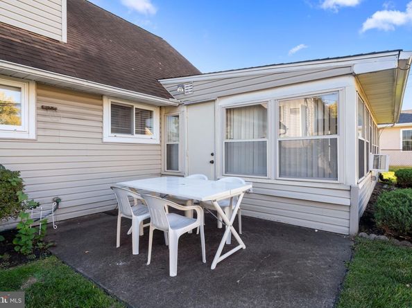 8 Haven Road, Levittown PA 19056