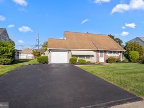 8 Haven Road, Levittown PA 19056
