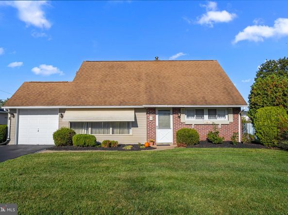 8 Haven Road, Levittown PA 19056