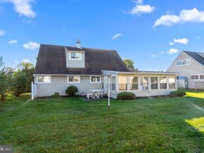 8 Haven Road, Levittown PA 19056