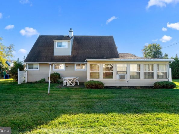 8 Haven Road, Levittown PA 19056