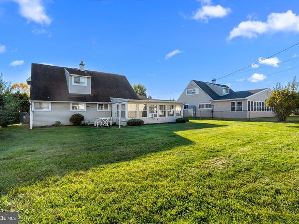 8 Haven Road, Levittown PA 19056